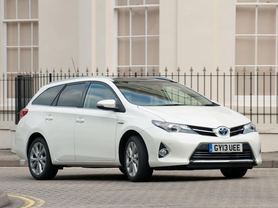  Toyota Auris Touring Sports Hybrid 2013 года  (UK) (фото 24 из 25)